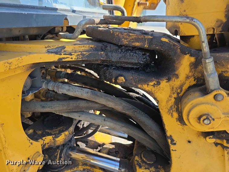 image for item FH6235 2002 John Deere 310SG backhoe