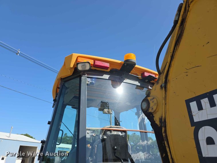 image for item FH6235 2002 John Deere 310SG backhoe