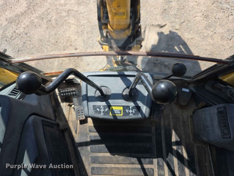 image for item FH6235 2002 John Deere 310SG backhoe