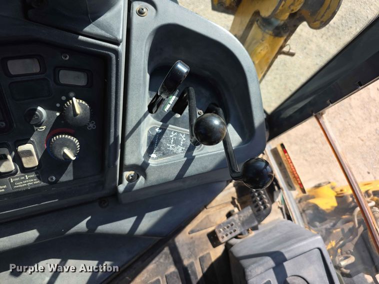 image for item FH6235 2002 John Deere 310SG backhoe