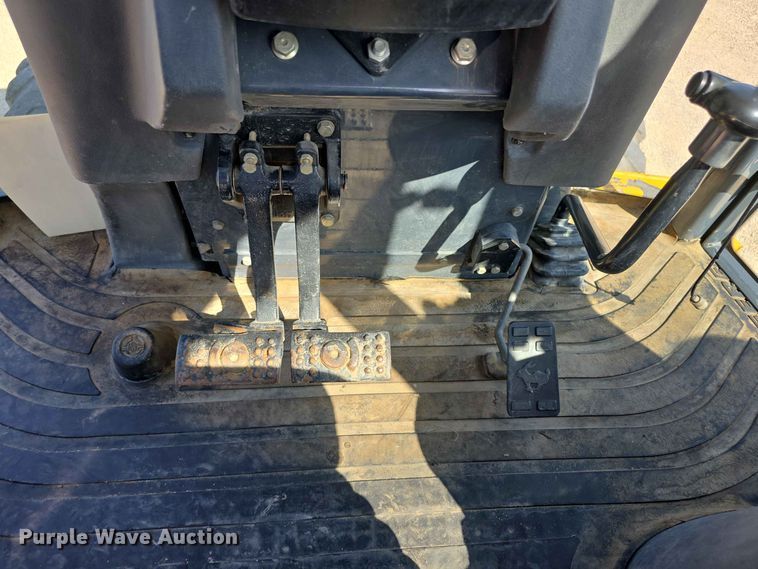 image for item FH6235 2002 John Deere 310SG backhoe