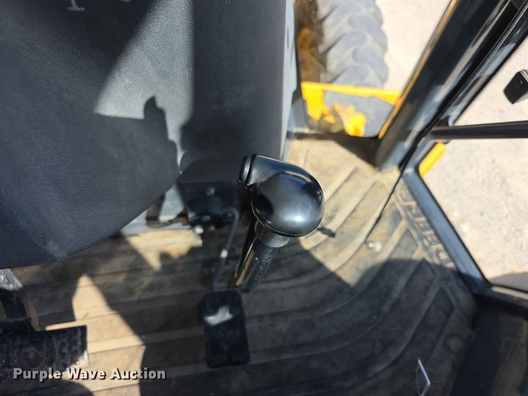 image for item FH6235 2002 John Deere 310SG backhoe