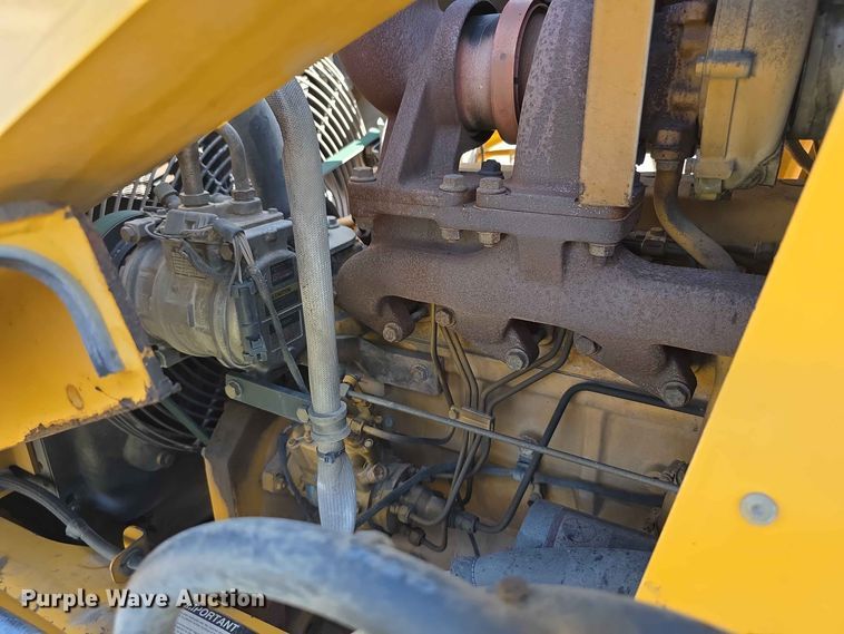 image for item FH6235 2002 John Deere 310SG backhoe