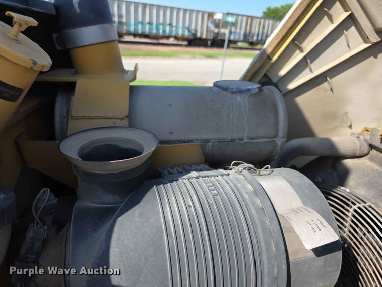 image for item FH6235 2002 John Deere 310SG backhoe