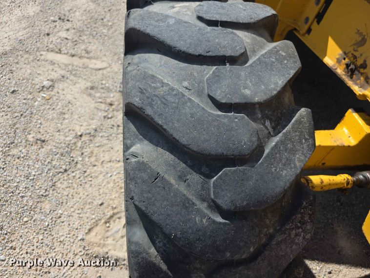 image for item FH6235 2002 John Deere 310SG backhoe