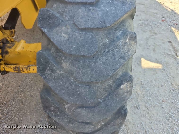 image for item FH6235 2002 John Deere 310SG backhoe