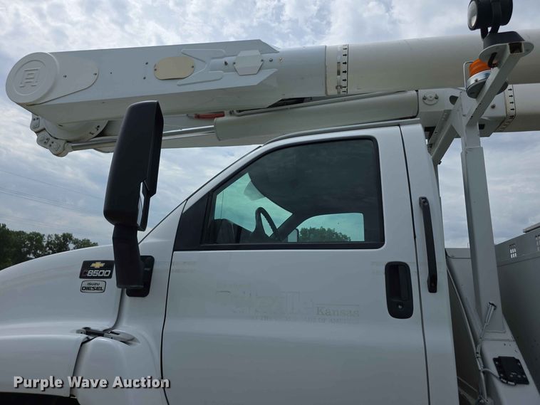 image for item FH6241 2008 Chevrolet C8500 bucket truck