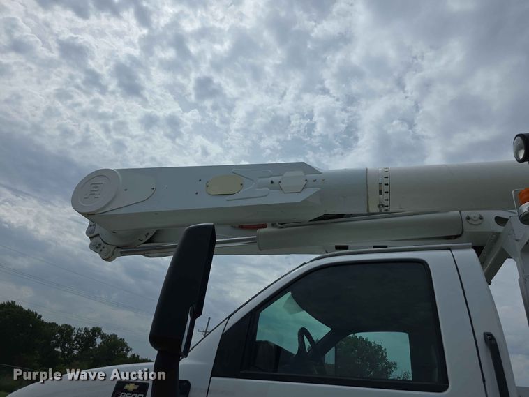 image for item FH6241 2008 Chevrolet C8500 bucket truck