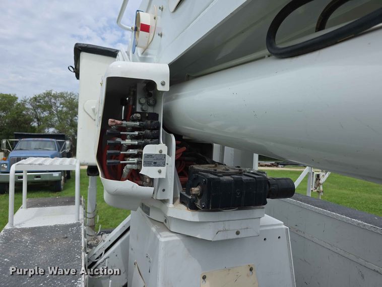 image for item FH6241 2008 Chevrolet C8500 bucket truck