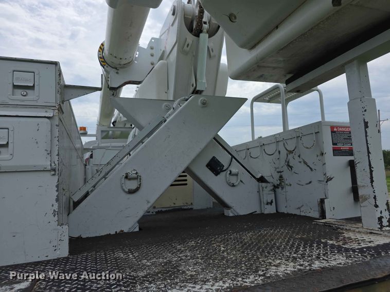 image for item FH6241 2008 Chevrolet C8500 bucket truck