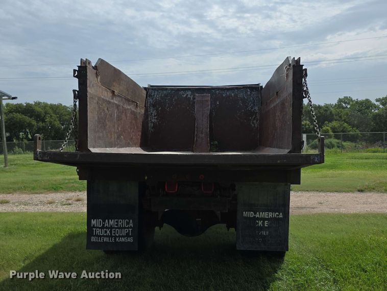 image for item FH6243 1996 Chevrolet C7 dump truck