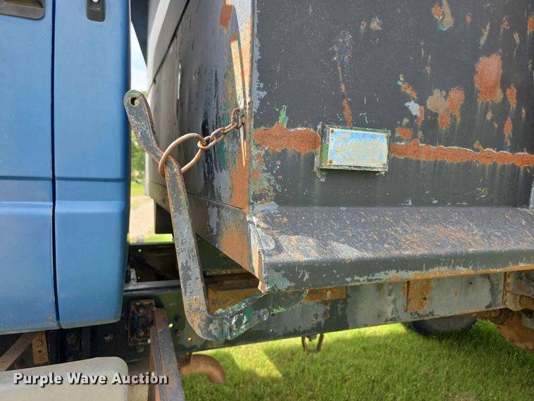 image for item FH6243 1996 Chevrolet C7 dump truck