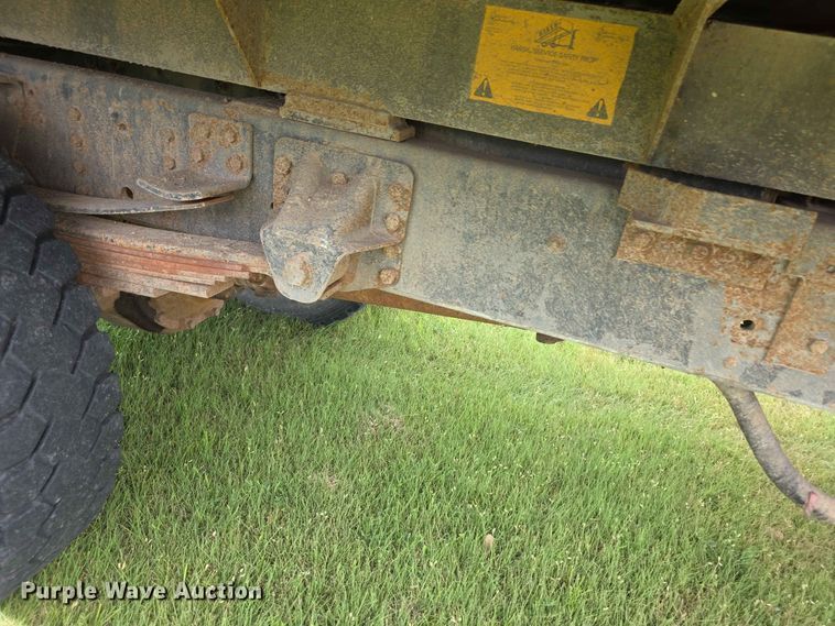 image for item FH6243 1996 Chevrolet C7 dump truck