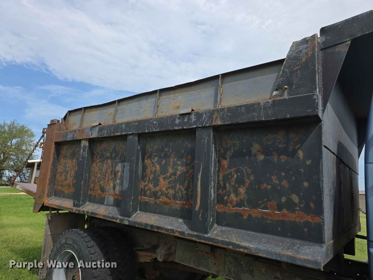 image for item FH6243 1996 Chevrolet C7 dump truck