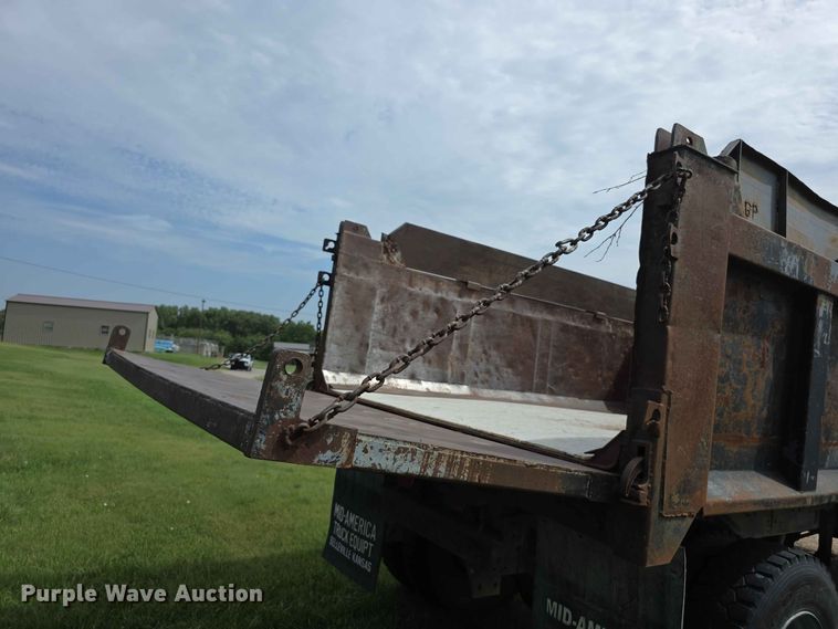 image for item FH6243 1996 Chevrolet C7 dump truck