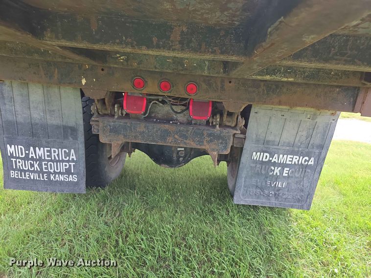image for item FH6243 1996 Chevrolet C7 dump truck
