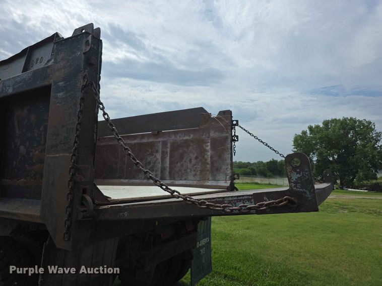image for item FH6243 1996 Chevrolet C7 dump truck