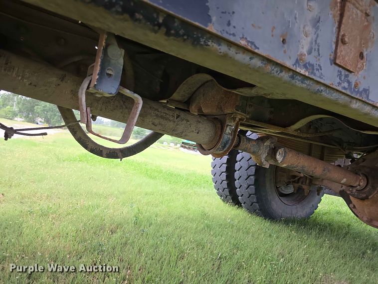 image for item FH6243 1996 Chevrolet C7 dump truck