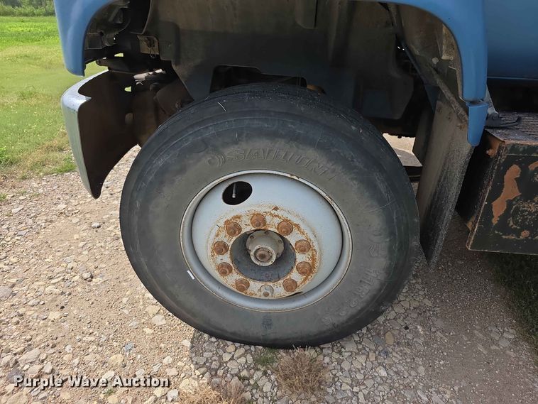 image for item FH6243 1996 Chevrolet C7 dump truck