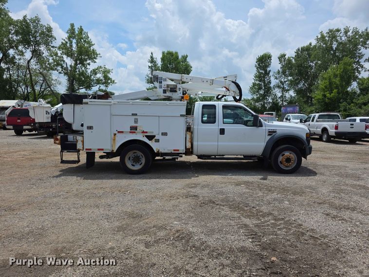 image for item FI0988 2009 Ford F550 Super Duty bucket truck