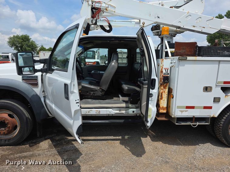 image for item FI0988 2009 Ford F550 Super Duty bucket truck