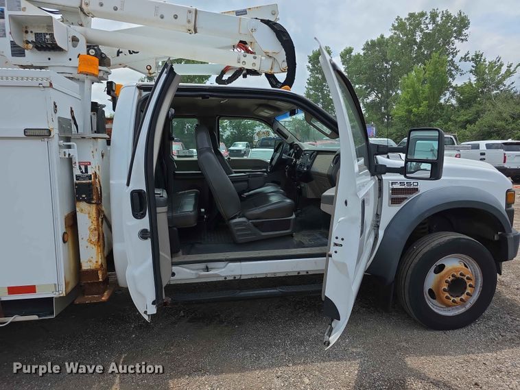 image for item FI0988 2009 Ford F550 Super Duty bucket truck
