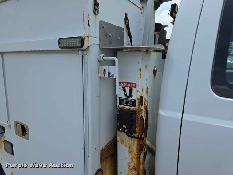 image for item FI0988 2009 Ford F550 Super Duty bucket truck