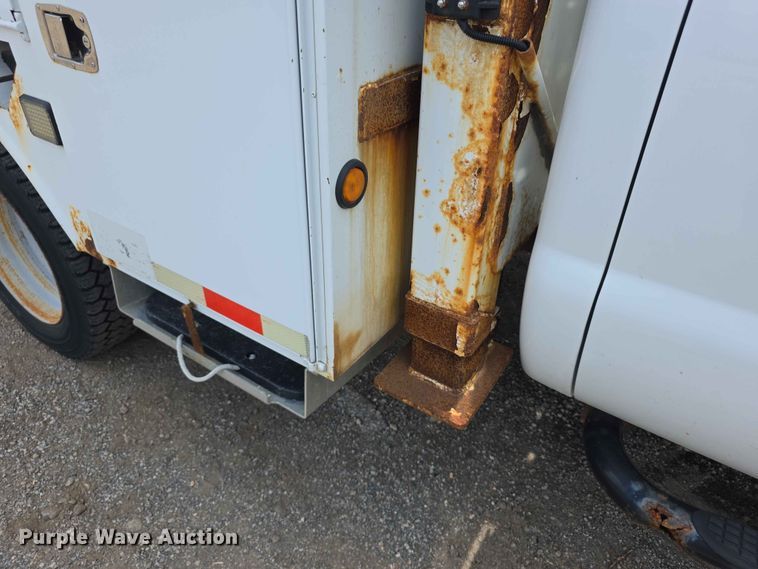 image for item FI0988 2009 Ford F550 Super Duty bucket truck