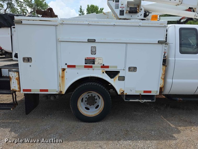 image for item FI0988 2009 Ford F550 Super Duty bucket truck