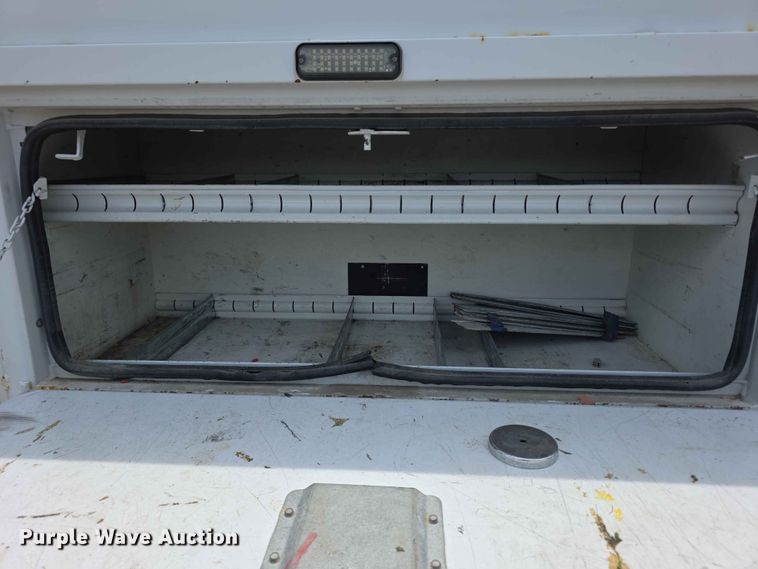 image for item FI0988 2009 Ford F550 Super Duty bucket truck