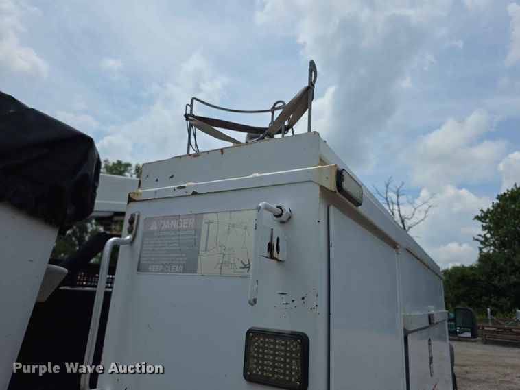 image for item FI0988 2009 Ford F550 Super Duty bucket truck