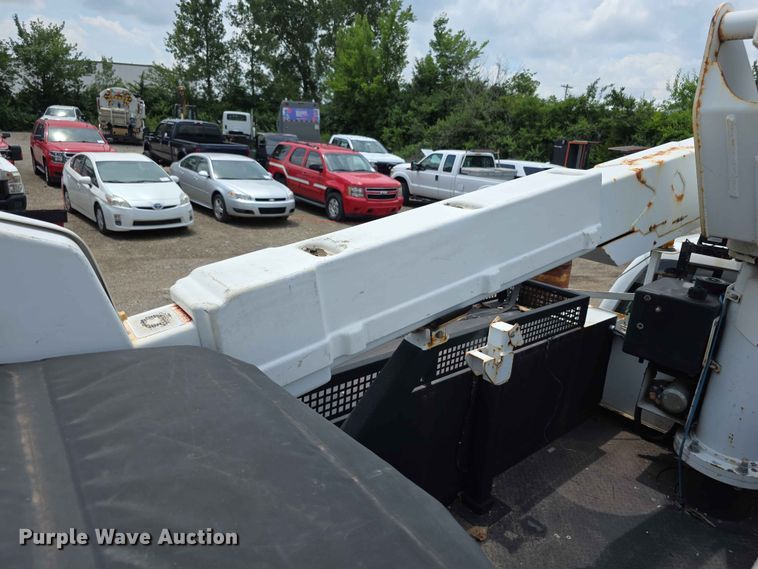 image for item FI0988 2009 Ford F550 Super Duty bucket truck