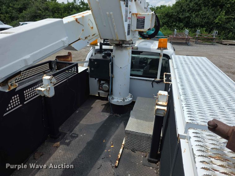 image for item FI0988 2009 Ford F550 Super Duty bucket truck