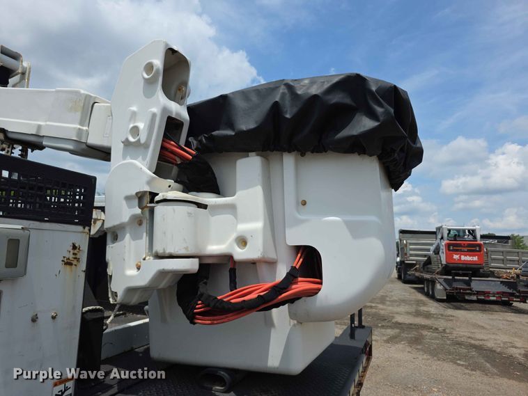image for item FI0988 2009 Ford F550 Super Duty bucket truck