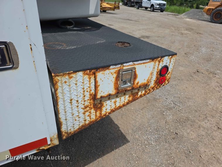 image for item FI0988 2009 Ford F550 Super Duty bucket truck