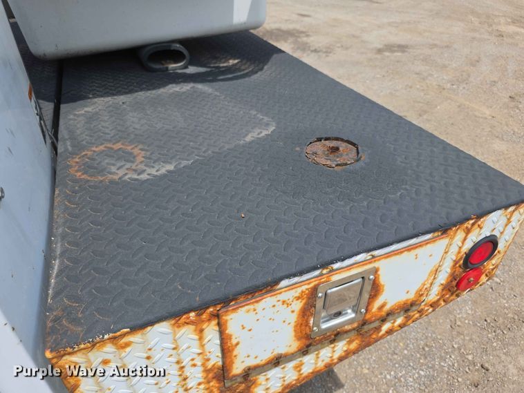 image for item FI0988 2009 Ford F550 Super Duty bucket truck