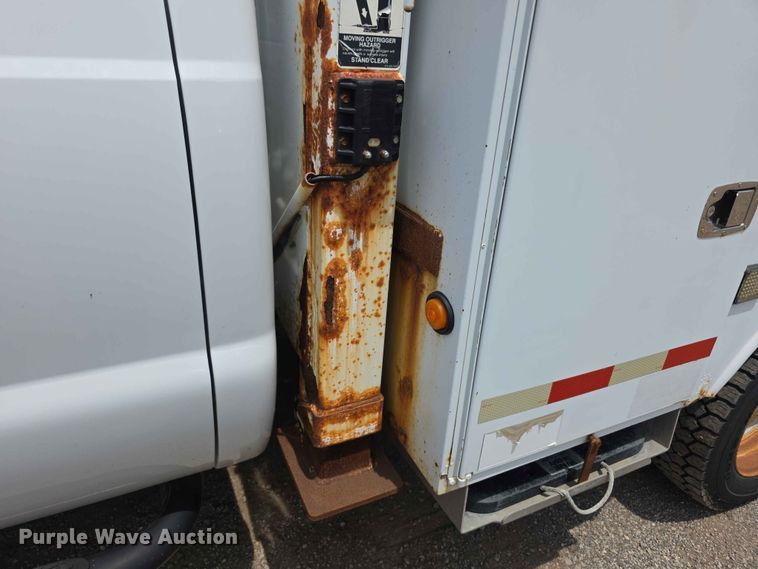 image for item FI0988 2009 Ford F550 Super Duty bucket truck