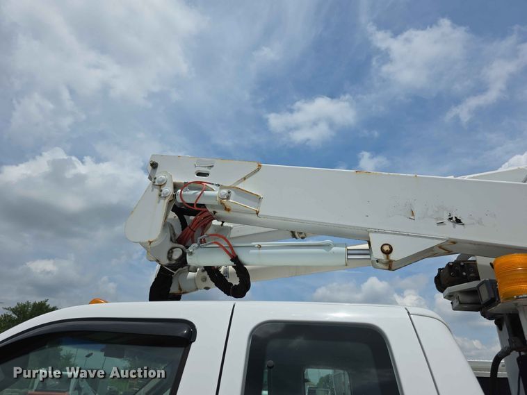 image for item FI0988 2009 Ford F550 Super Duty bucket truck
