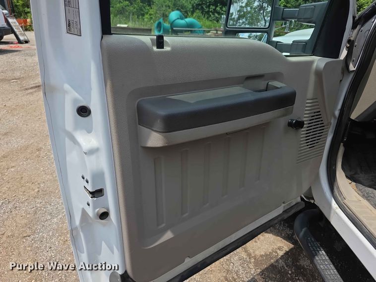 image for item FI0988 2009 Ford F550 Super Duty bucket truck