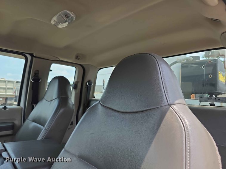 image for item FI0988 2009 Ford F550 Super Duty bucket truck