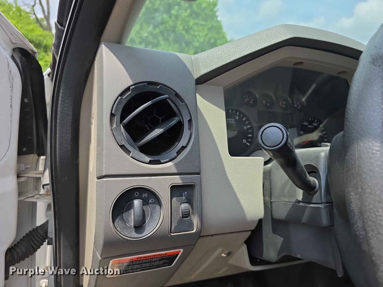 image for item FI0988 2009 Ford F550 Super Duty bucket truck