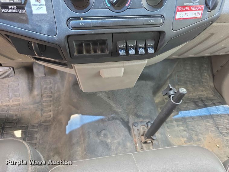 image for item FI0988 2009 Ford F550 Super Duty bucket truck