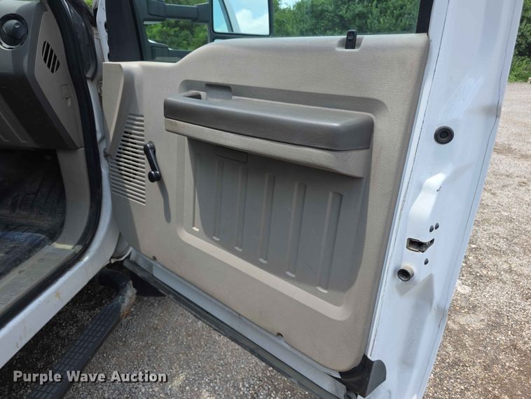 image for item FI0988 2009 Ford F550 Super Duty bucket truck