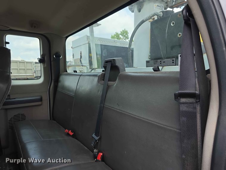 image for item FI0988 2009 Ford F550 Super Duty bucket truck