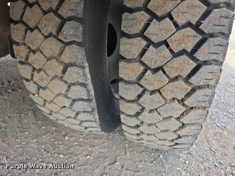 image for item FI0988 2009 Ford F550 Super Duty bucket truck