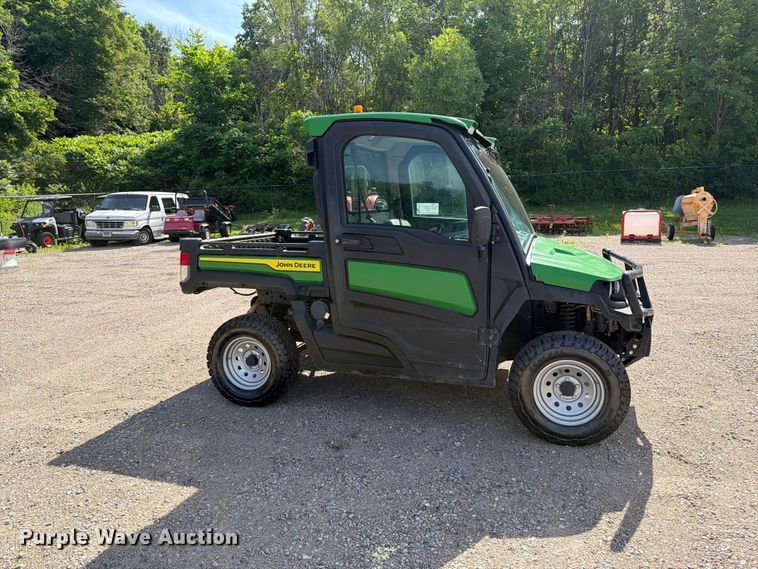 image for item FK0272 2022 John Deere XUV 835R  utility vehicle