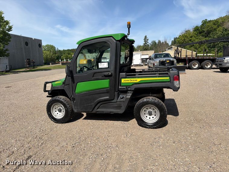 image for item FK0272 2022 John Deere XUV 835R  utility vehicle