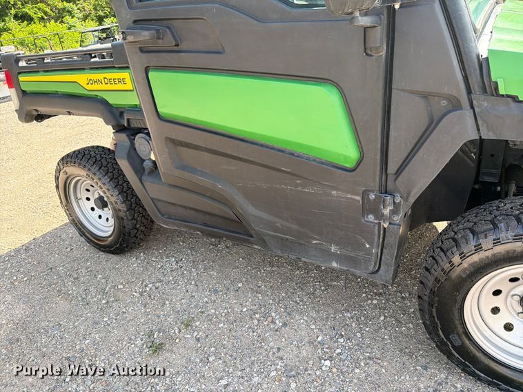 image for item FK0272 2022 John Deere XUV 835R  utility vehicle