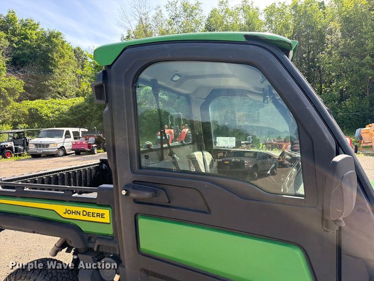 image for item FK0272 2022 John Deere XUV 835R  utility vehicle