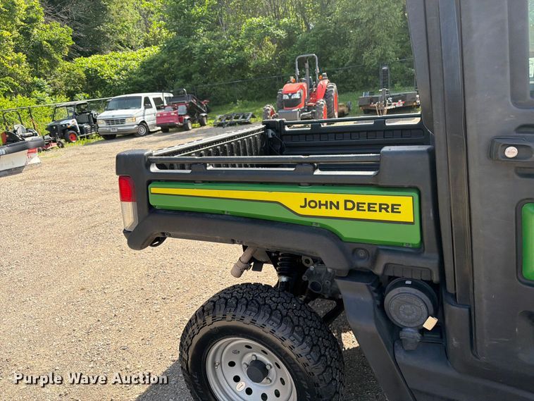 image for item FK0272 2022 John Deere XUV 835R  utility vehicle